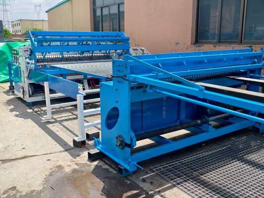 レンガの長さ 3m メッシュサイズ 50*200mm フェンス メッシュ 溶接機